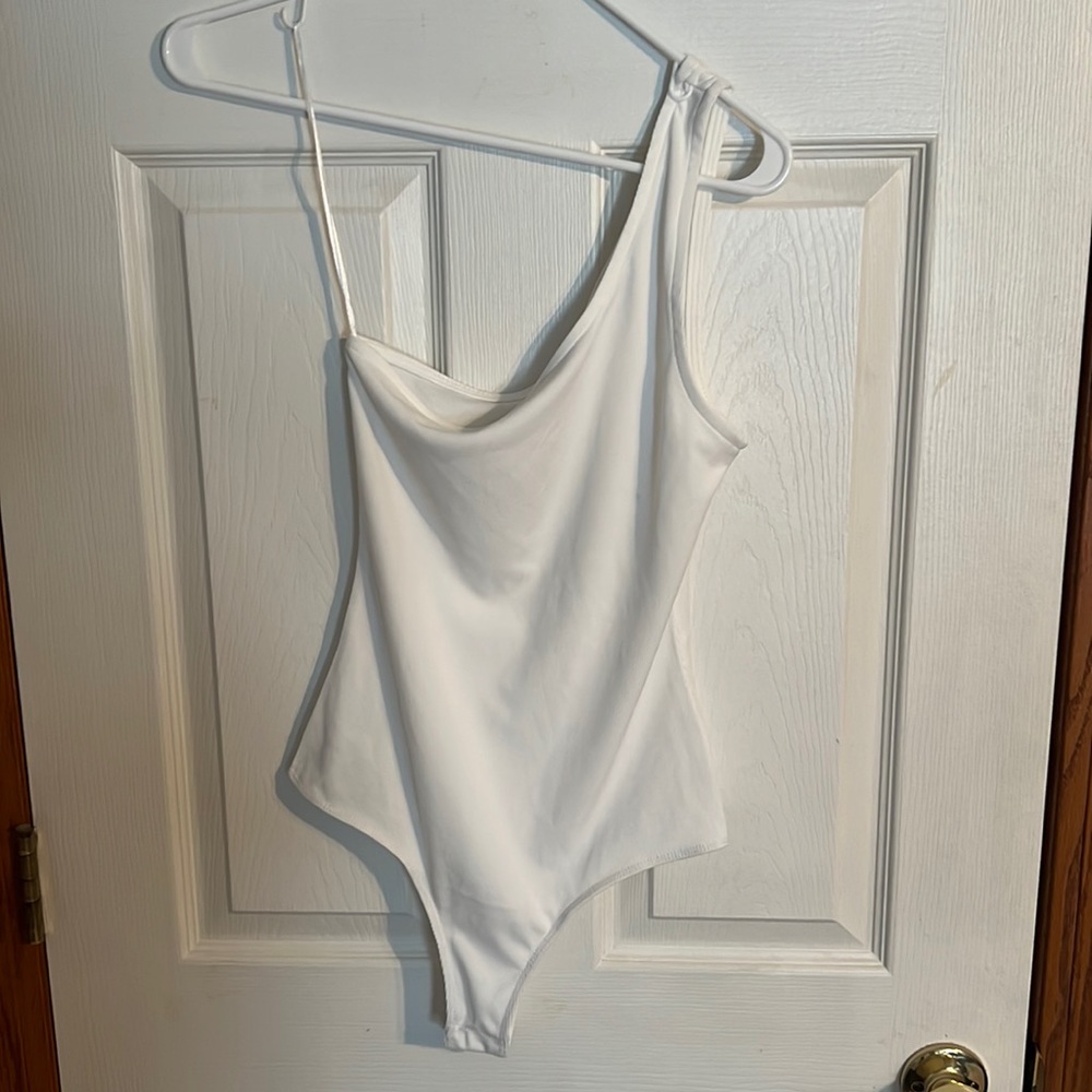Le Lis White One Shoulder Body Suit Size Small